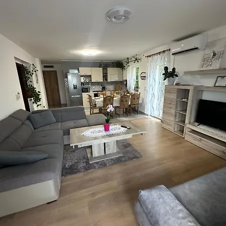 App Martina Apartament *